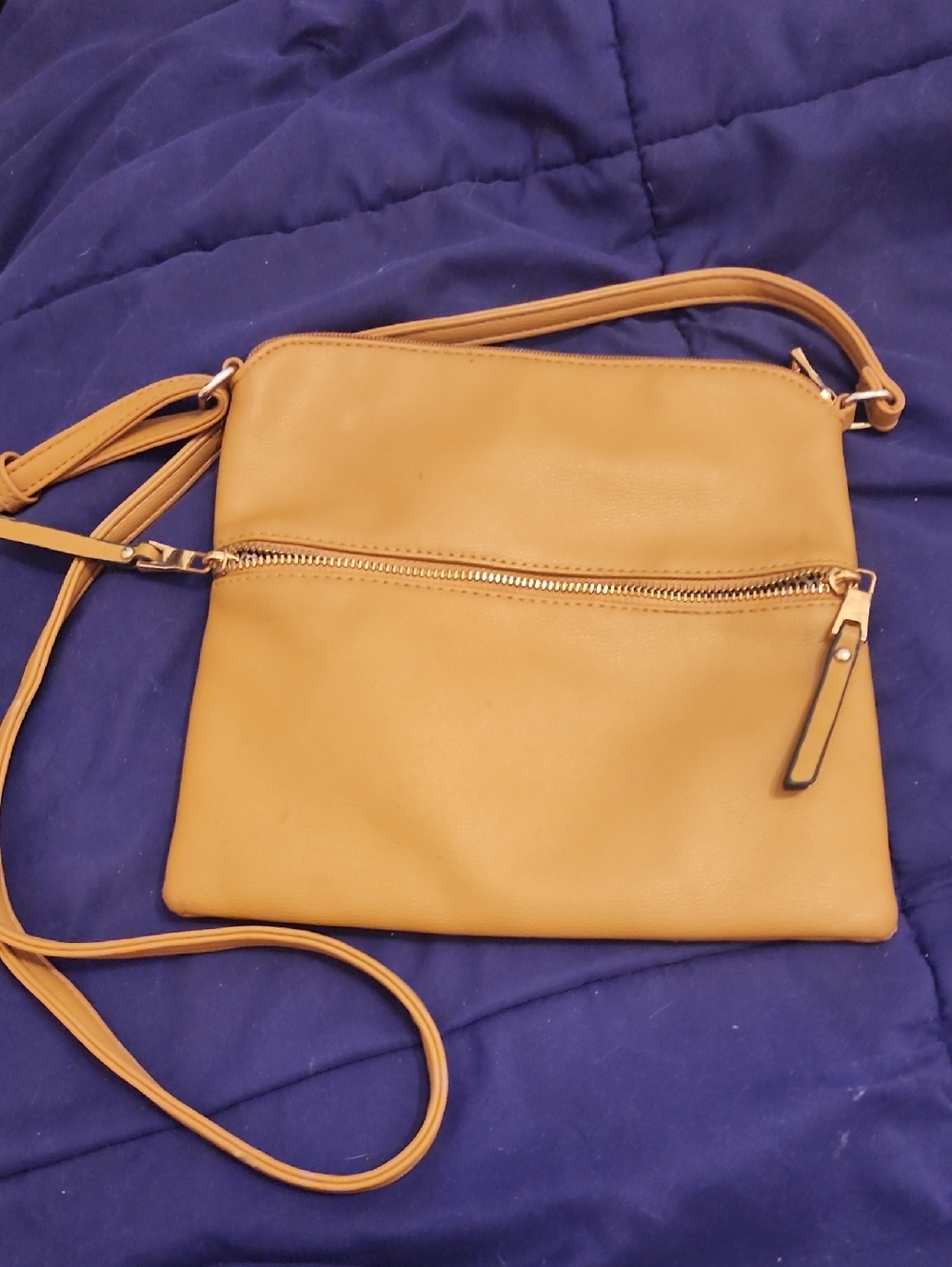 😎Women's Mustard Crossbody Bag with Front Zip Pocket